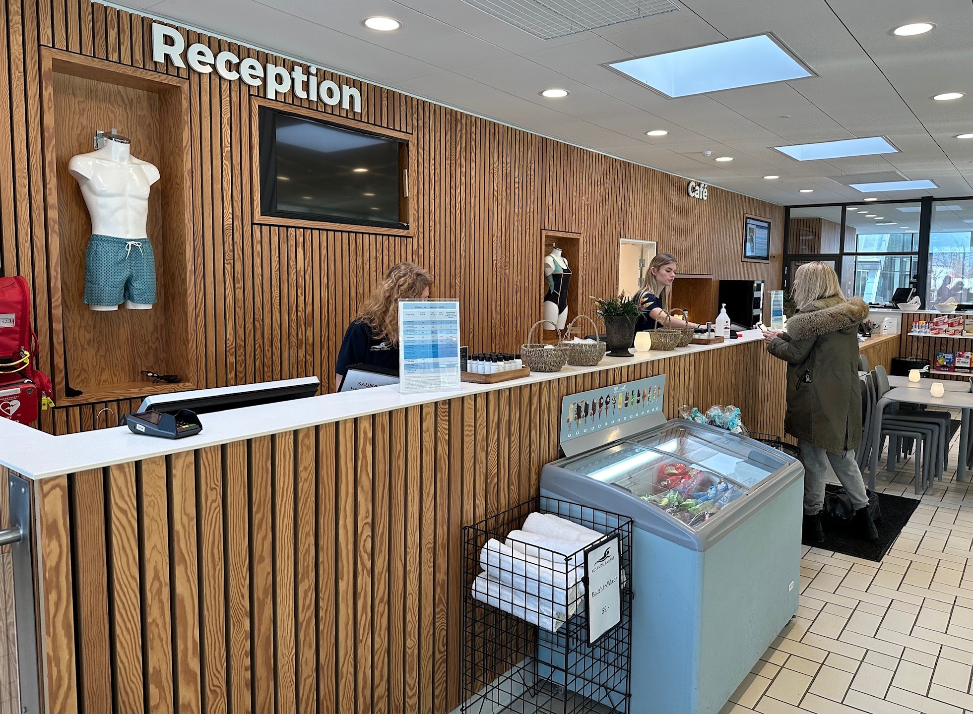 Cafe og reception i Roskilde Badet