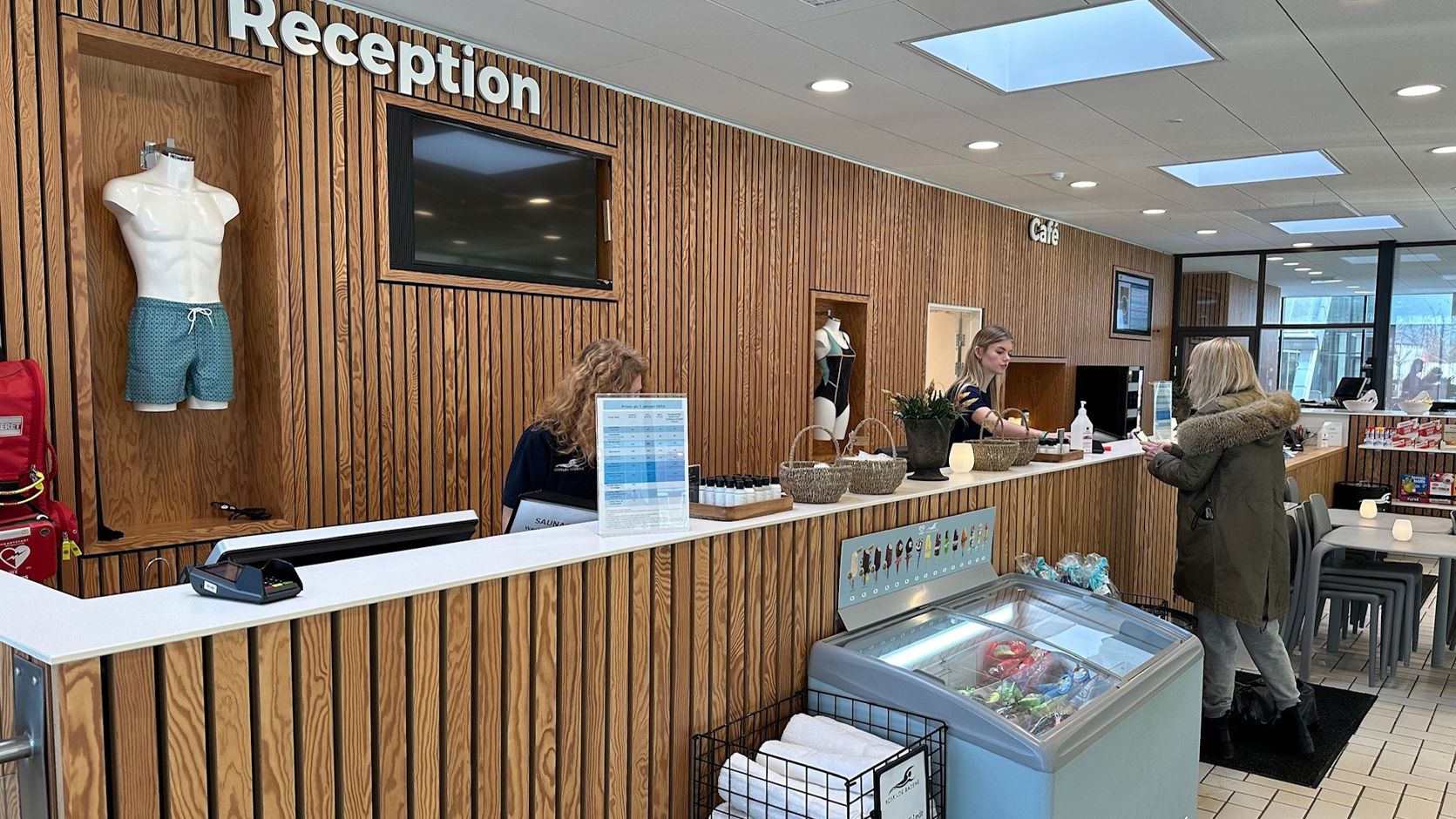 Cafe og reception i Roskilde Badet